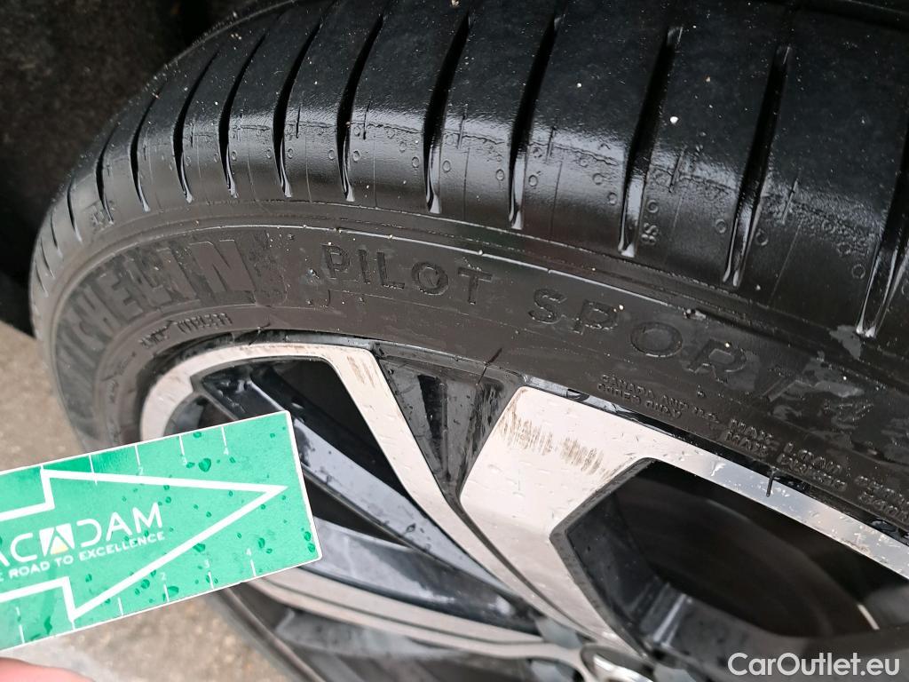  Volvo  XC60 VOLVO  / 2017 / 5P / todoterreno 2.0 T6 AWD Recharge R-Design Auto #4