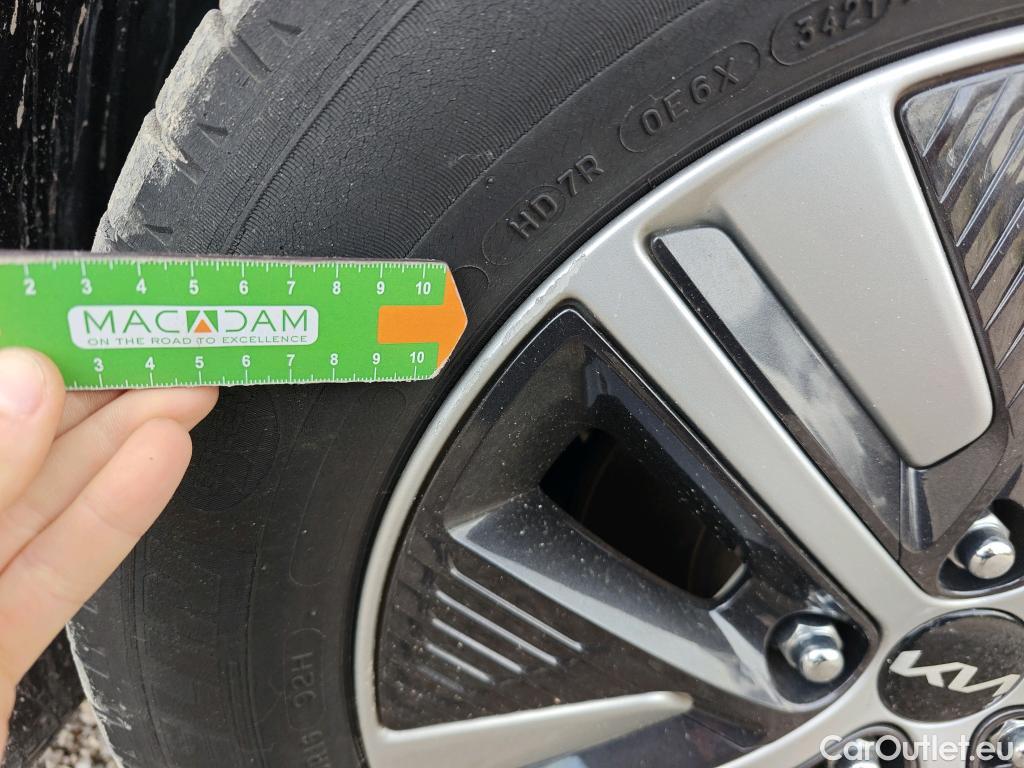  KIA  Niro KIA  / 2019 / 5P / crossover 1.6 GDi HEV 104kW (141CV) Concept #28