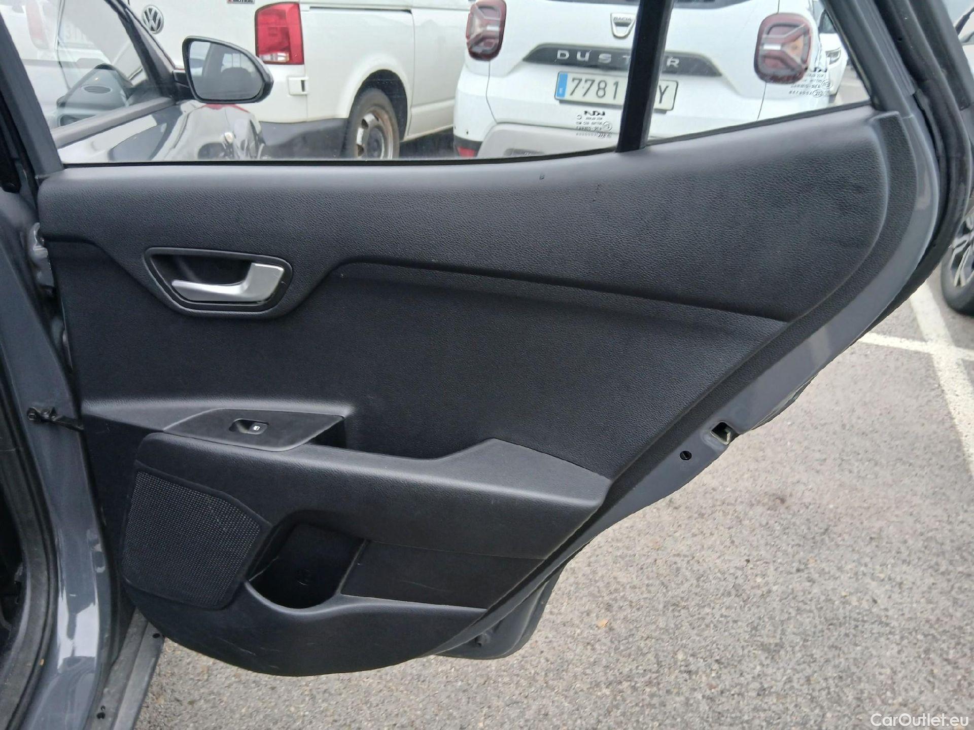  KIA  STONIC KIA  / 2017 / 5P / todoterreno 1.0 T-GDi 74kW (100CV) MHEV iMT Concept #42