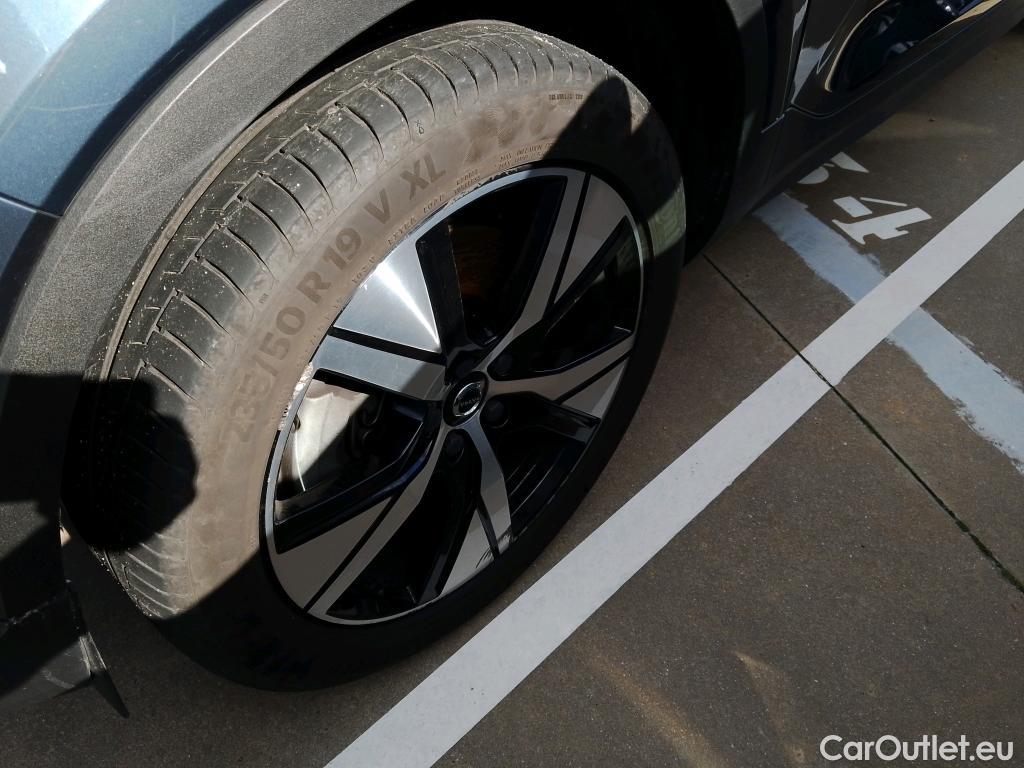  Volvo  XC 40 VOLVO XC40 / 2017 / 5P / todoterreno 1.5 T4 Twin Recharge R-Design Auto #3