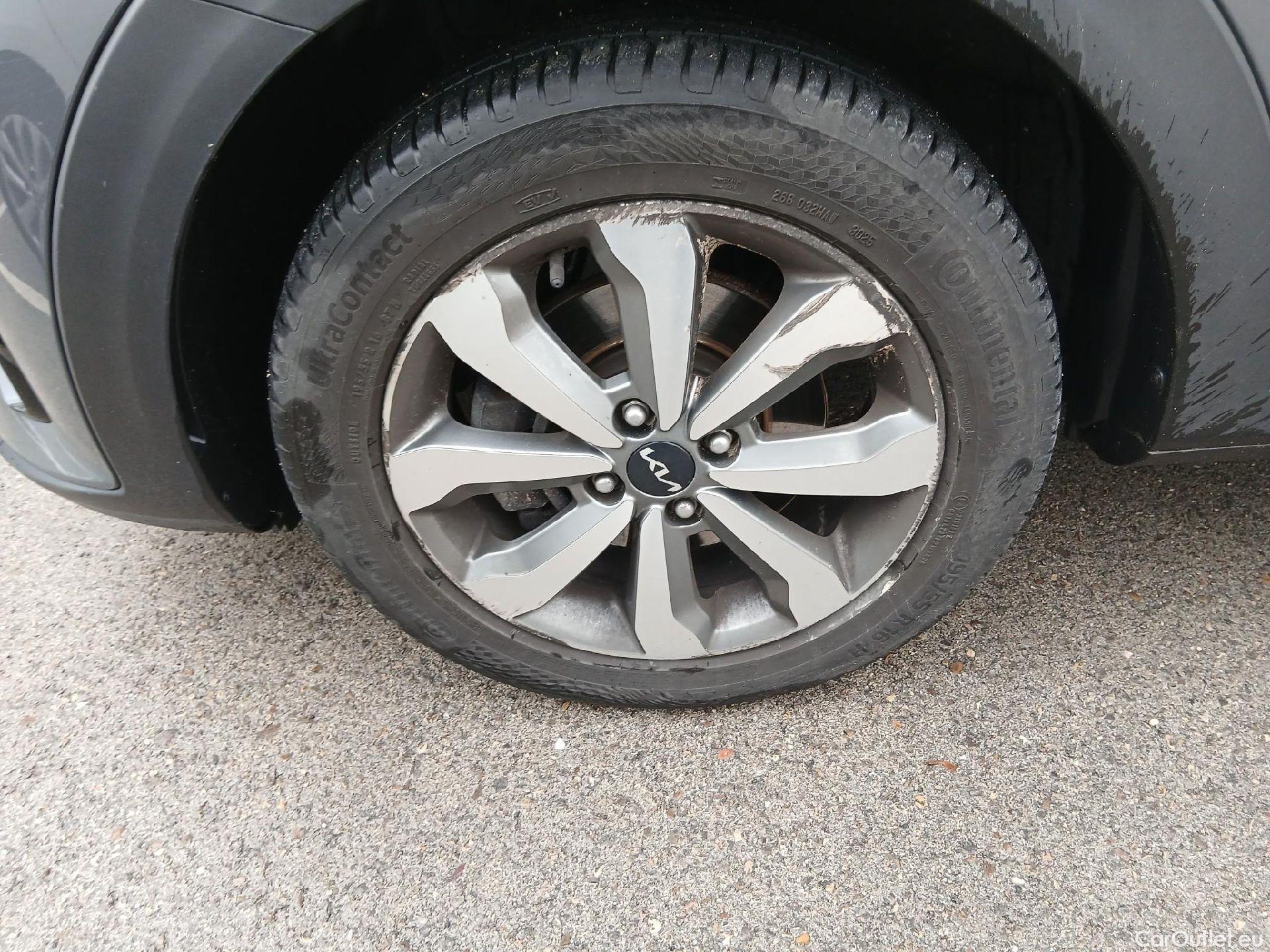  KIA  STONIC KIA  / 2017 / 5P / todoterreno 1.0 T-GDi 74kW (100CV) MHEV iMT Concept #14