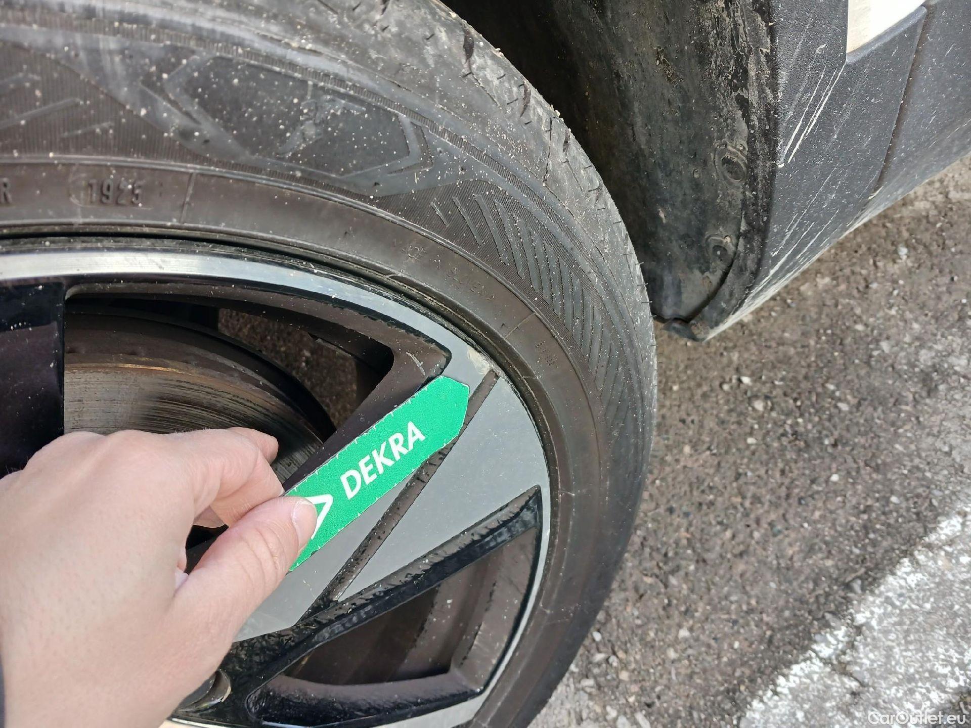  Volvo  XC 40 VOLVO XC40 / 2017 / 5P / todoterreno 1.5 T4 Twin Recharge R-Design Auto #4