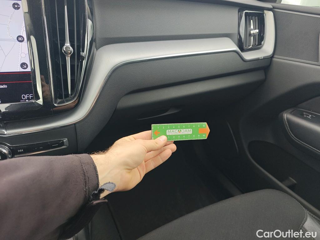  Volvo  XC60 VOLVO  / 2017 / 5P / todoterreno 2.0 B4 D AWD Momentum Pro Auto #31