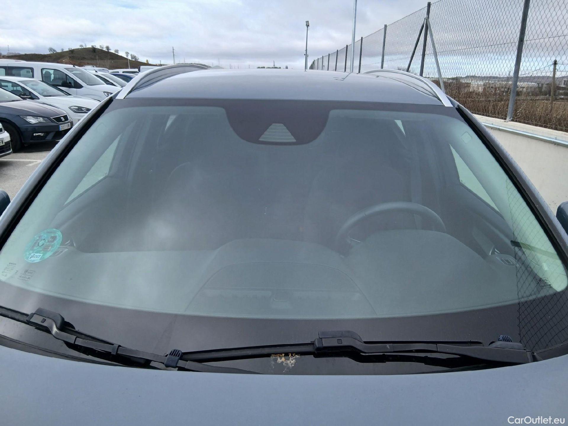  Volvo  XC 40 VOLVO XC40 / 2017 / 5P / todoterreno 1.5 T2 Momentum Pro Auto #2