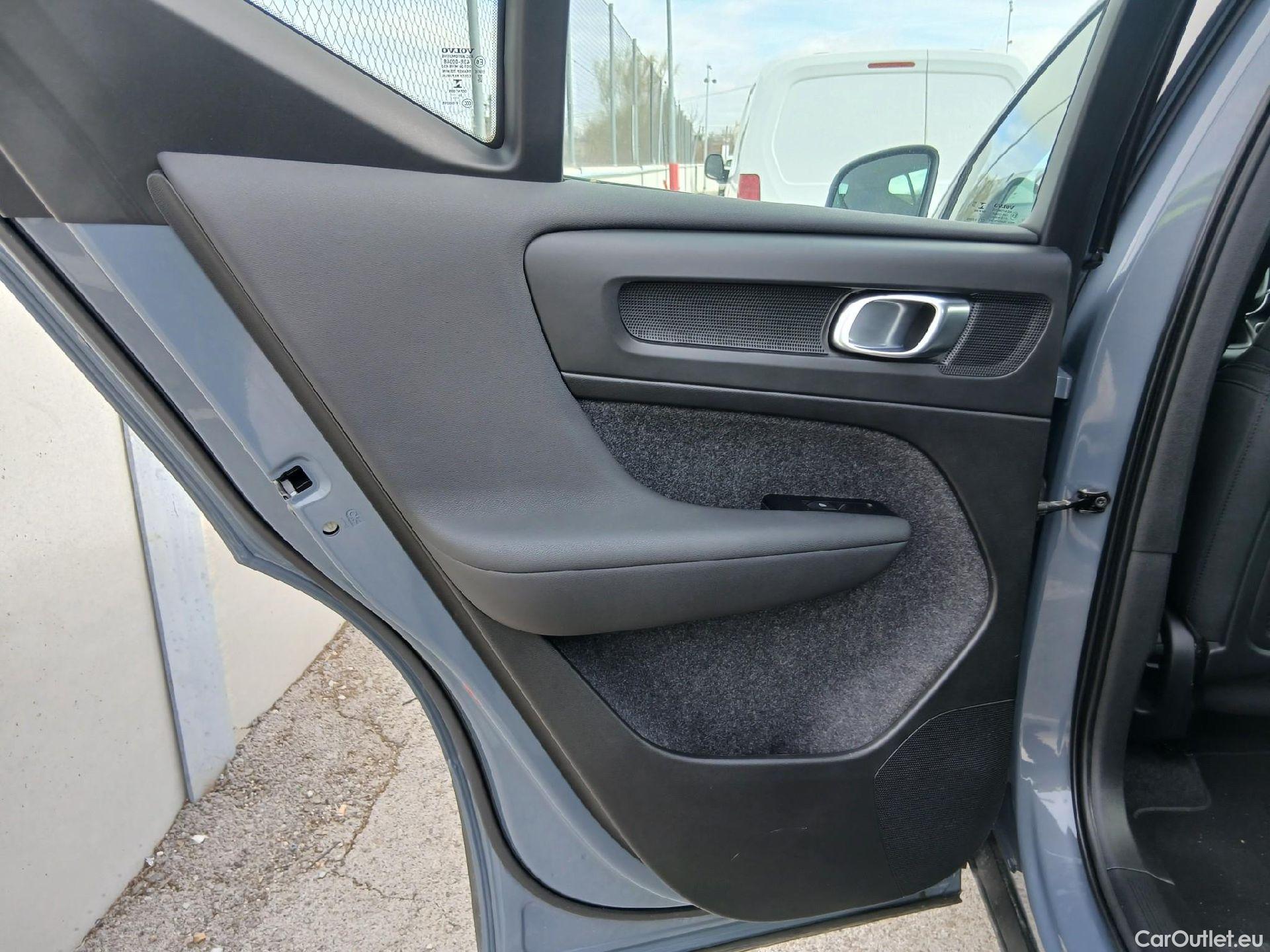  Volvo  XC 40 VOLVO XC40 / 2017 / 5P / todoterreno 1.5 T2 Momentum Pro Auto #14