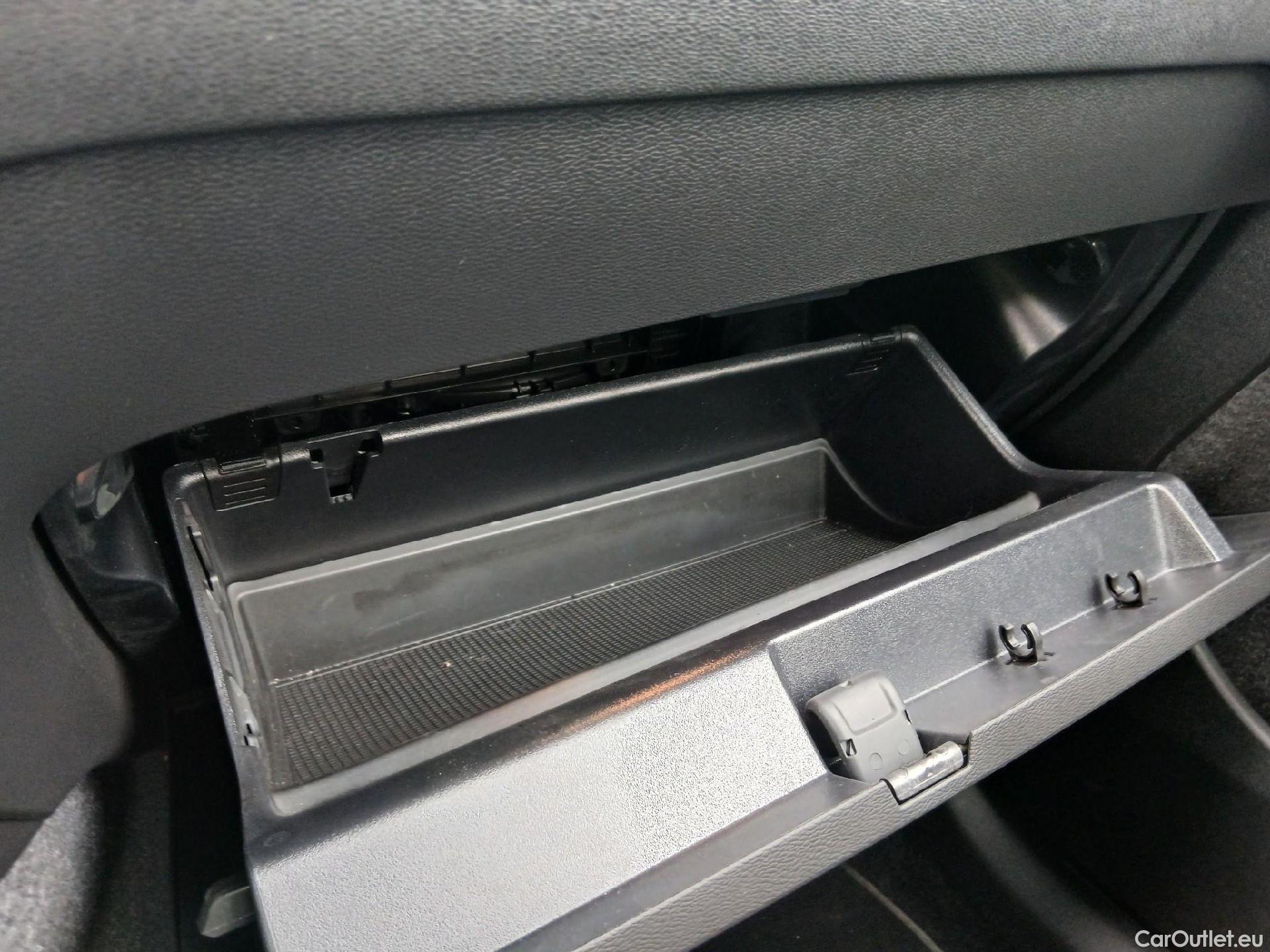  Volvo  XC 40 VOLVO XC40 / 2017 / 5P / todoterreno 1.5 T2 Momentum Pro Auto #1