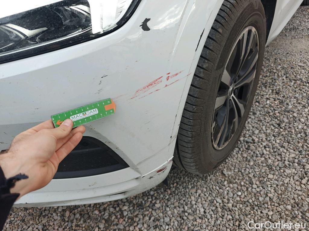  Volvo  XC60 VOLVO  / 2017 / 5P / todoterreno 2.0 B4 D AWD Momentum Pro Auto #25