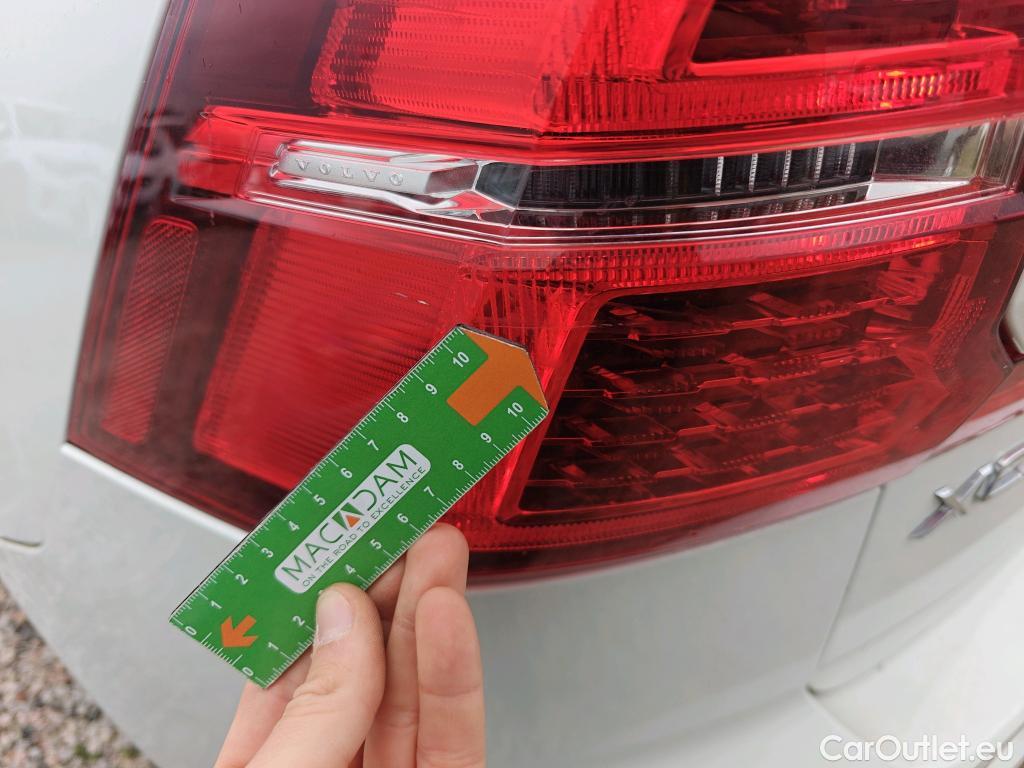  Volvo  XC60 VOLVO  / 2017 / 5P / todoterreno 2.0 B4 D AWD Momentum Pro Auto #2