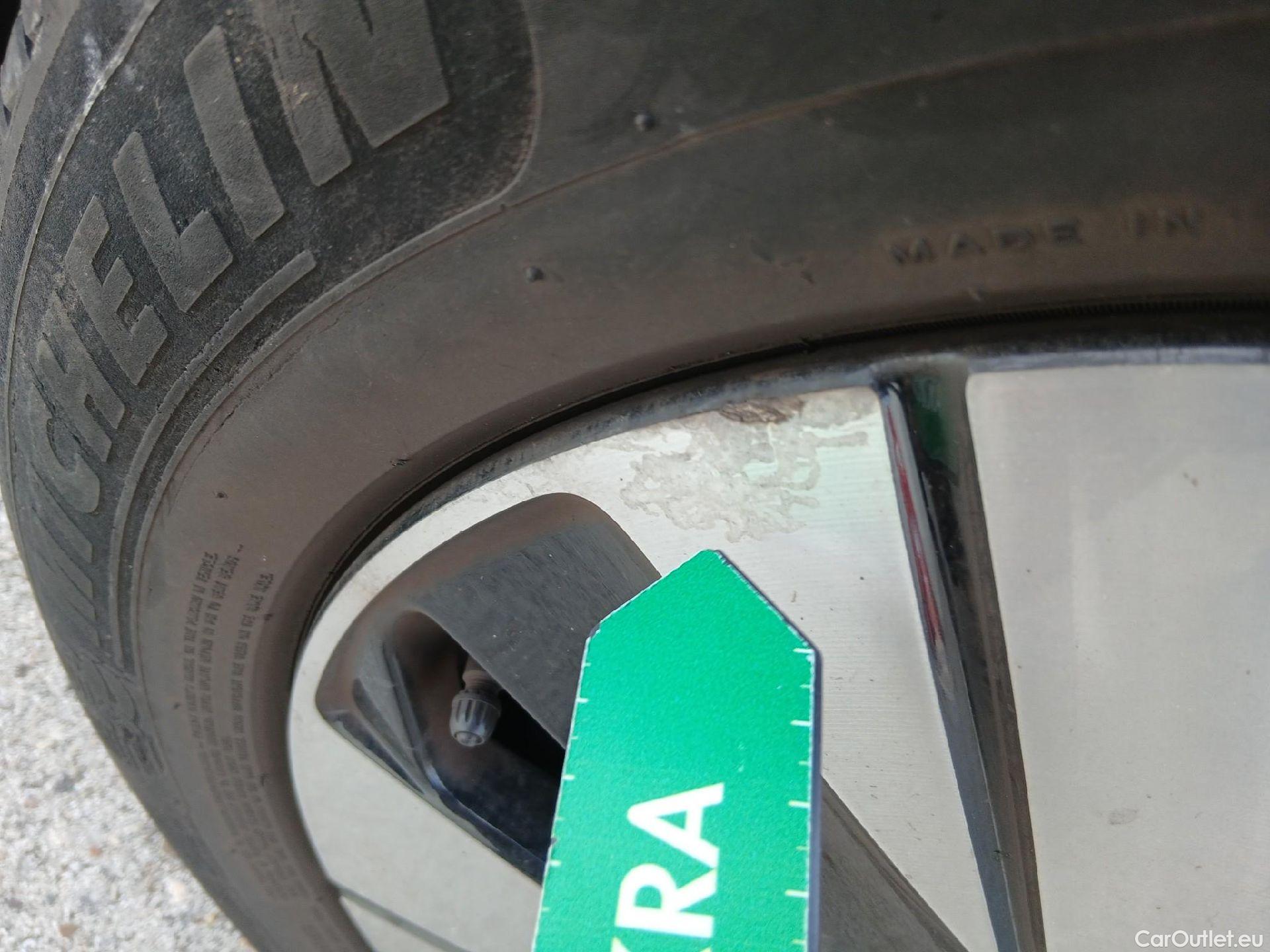  Volvo  XC 40 VOLVO XC40 / 2017 / 5P / todoterreno 1.5 T4 Twin Recharge Inscription Ex Auto #9