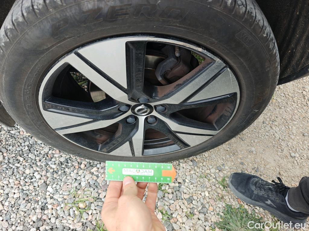  Volvo  XC 40 VOLVO XC40 / 2017 / 5P / todoterreno 1.5 T4 Twin Recharge R-Design Auto #3