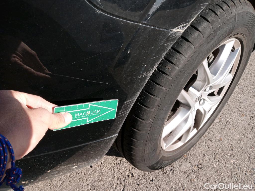  Volvo  XC60 VOLVO  / 2017 / 5P / todoterreno 2.0 D4 Momentum Auto #28