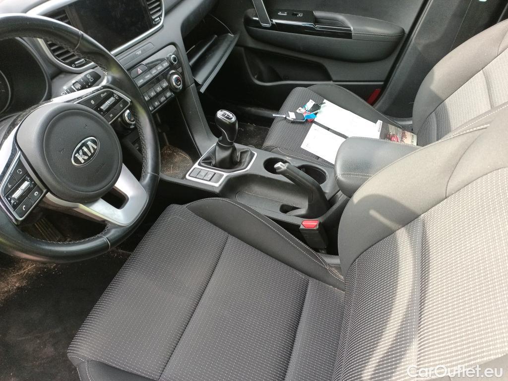  KIA  Sportage KIA  1.6MHEV Drive 100kW(136CV) 4x2(Crist Tintados) #8