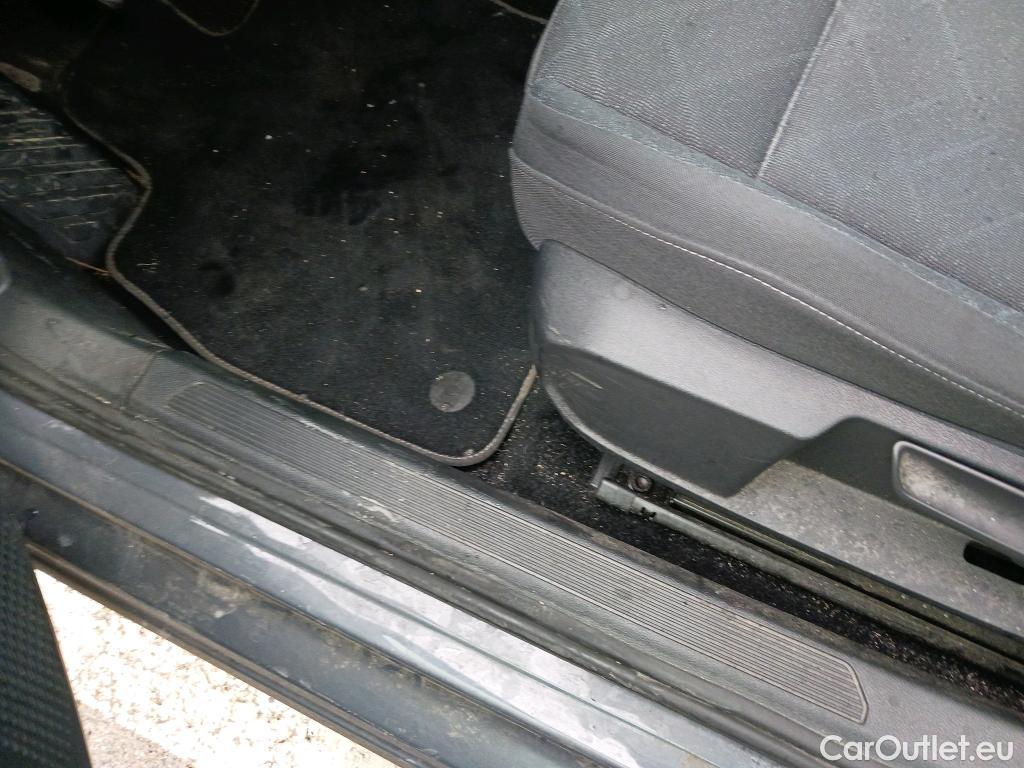  Volkswagen  Golf  VOLKSWAGEN / 2020 / 5P / berlina con portón Life 1.0 TSI 81kW (110CV) #7