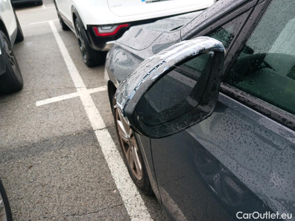  Volkswagen  Golf  VOLKSWAGEN / 2020 / 5P / berlina con portón Life 1.0 TSI 81kW (110CV) #2