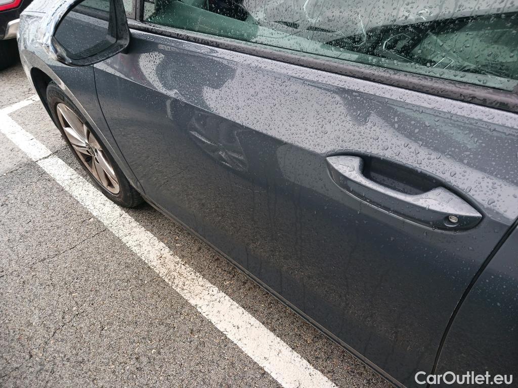  Volkswagen  Golf  VOLKSWAGEN / 2020 / 5P / berlina con portón Life 1.0 TSI 81kW (110CV) #4