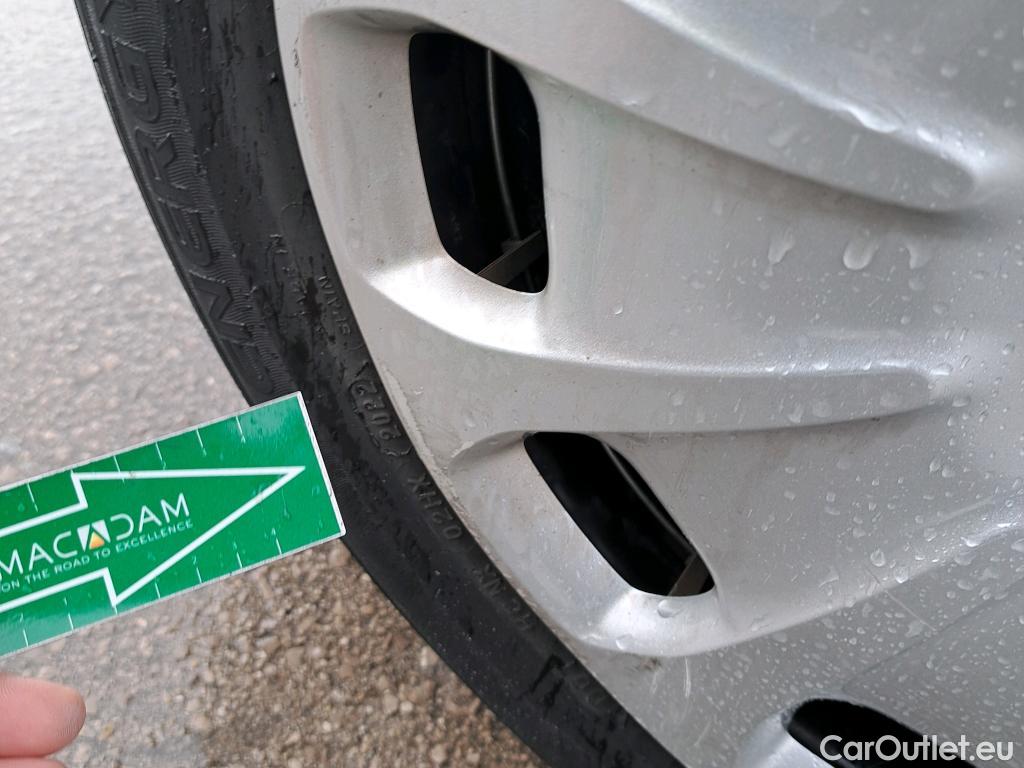  Nissan  Micra NISSAN  / 2017 / 5P / berlina con portón IG-T 68 kW (92 CV) E6D-F Acenta Sprint #37