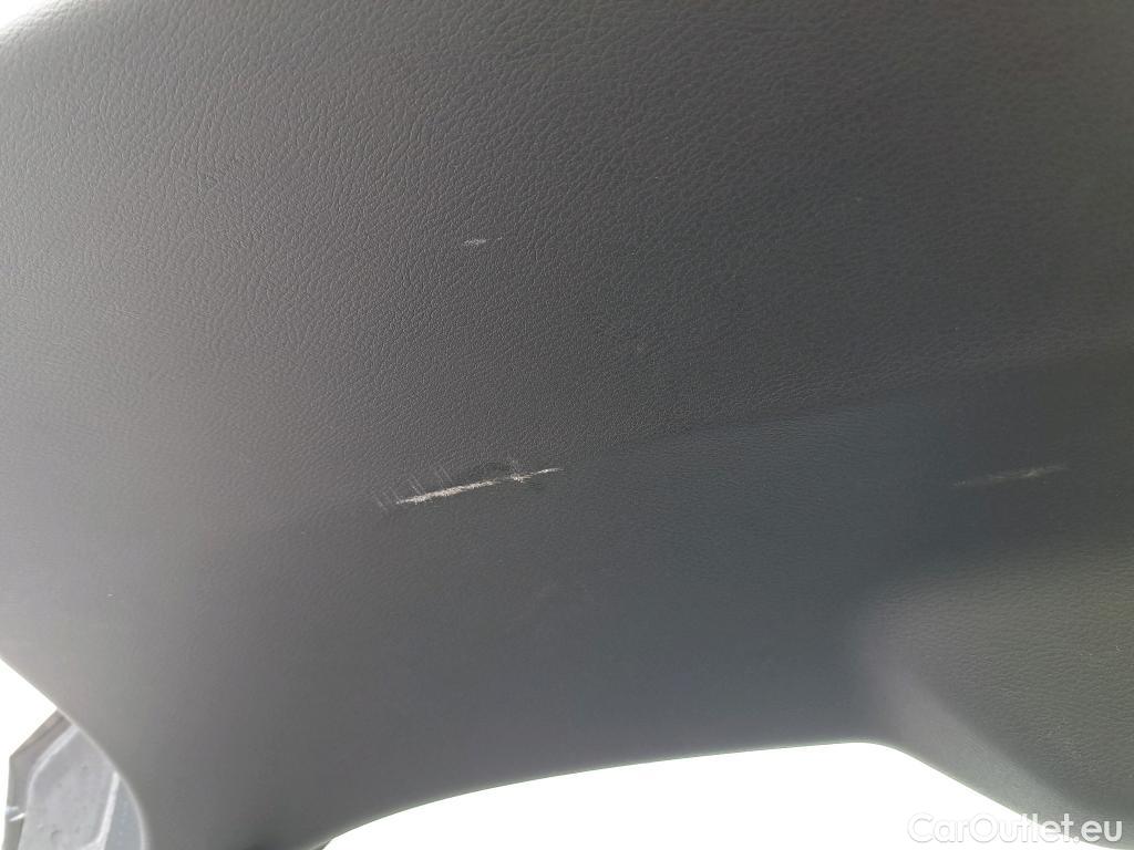  Nissan  Micra NISSAN  / 2017 / 5P / berlina con portón IG-T 68 kW (92 CV) E6D-F Acenta Sprint #21