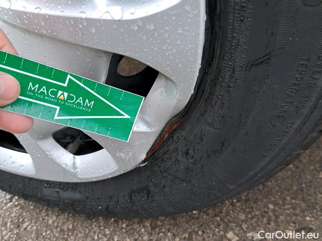  Nissan  Micra NISSAN  / 2017 / 5P / berlina con portón IG-T 68 kW (92 CV) E6D-F Acenta Sprint #34