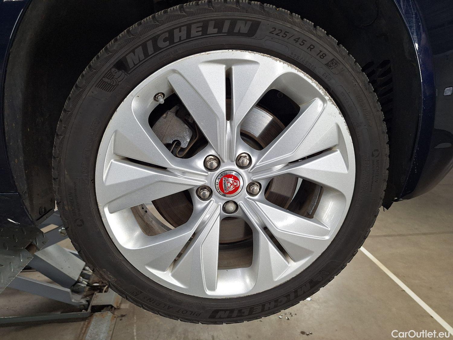  Jaguar  XE Jaguar,  FL'19, Jaguar  D180 Aut. S 4d #7