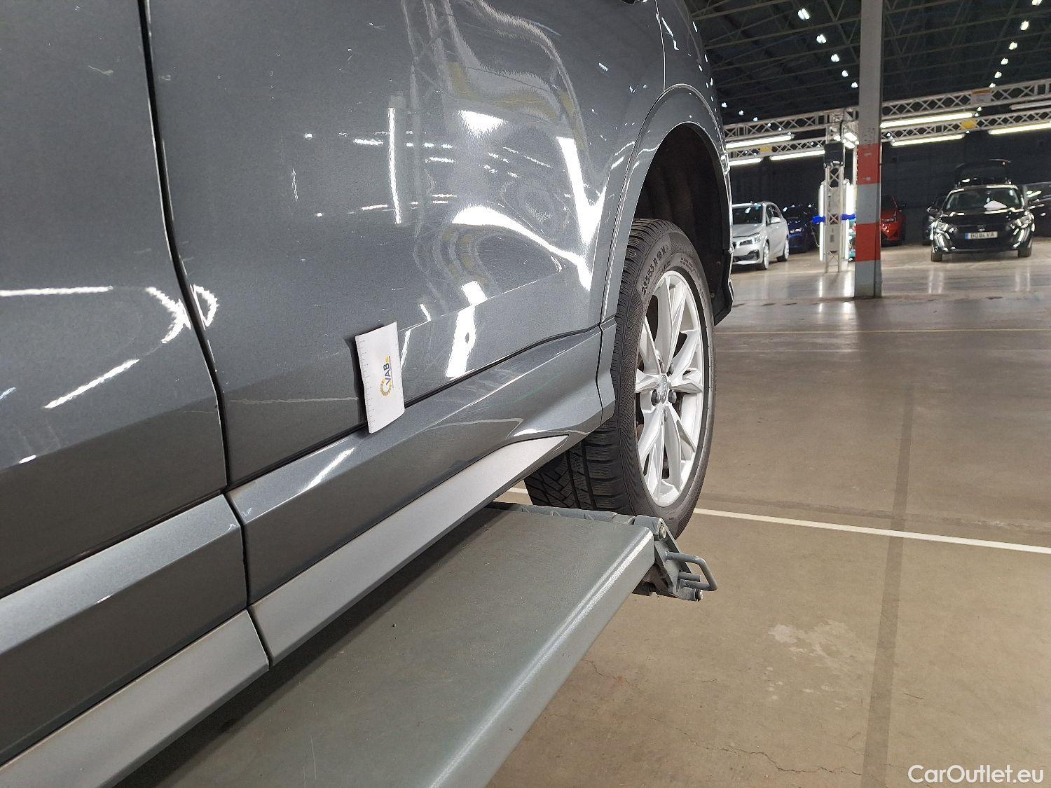  Audi  Q3 Audi,  '18, Audi  35 TDI S tronic S line Business Edition 5d #42