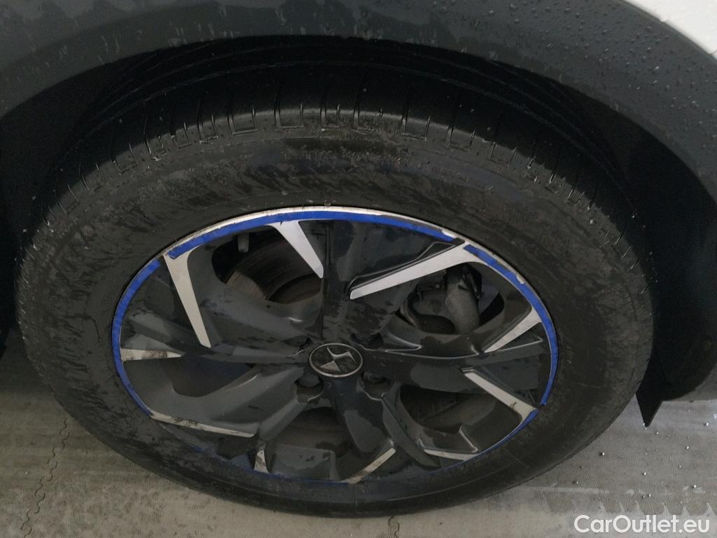  Citroen  DS3 DS DS 3 Crossback / 2018 / 5P / todoterreno PureTech 73 kW Manual SO CHIC #9