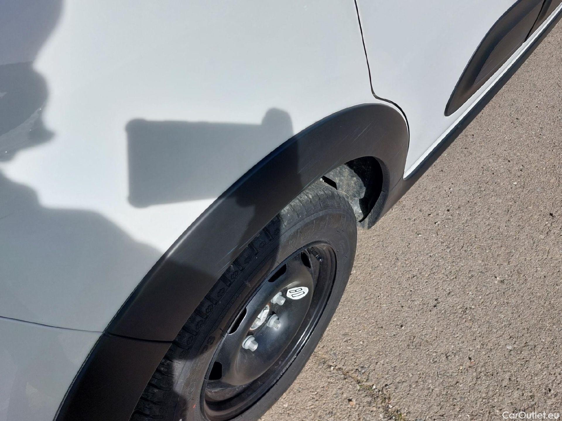  Citroen  C3 CITROEN  / 2020 / 5P / berlina con portón PureTech 60kW (83CV) Feel Pack (CX) #14