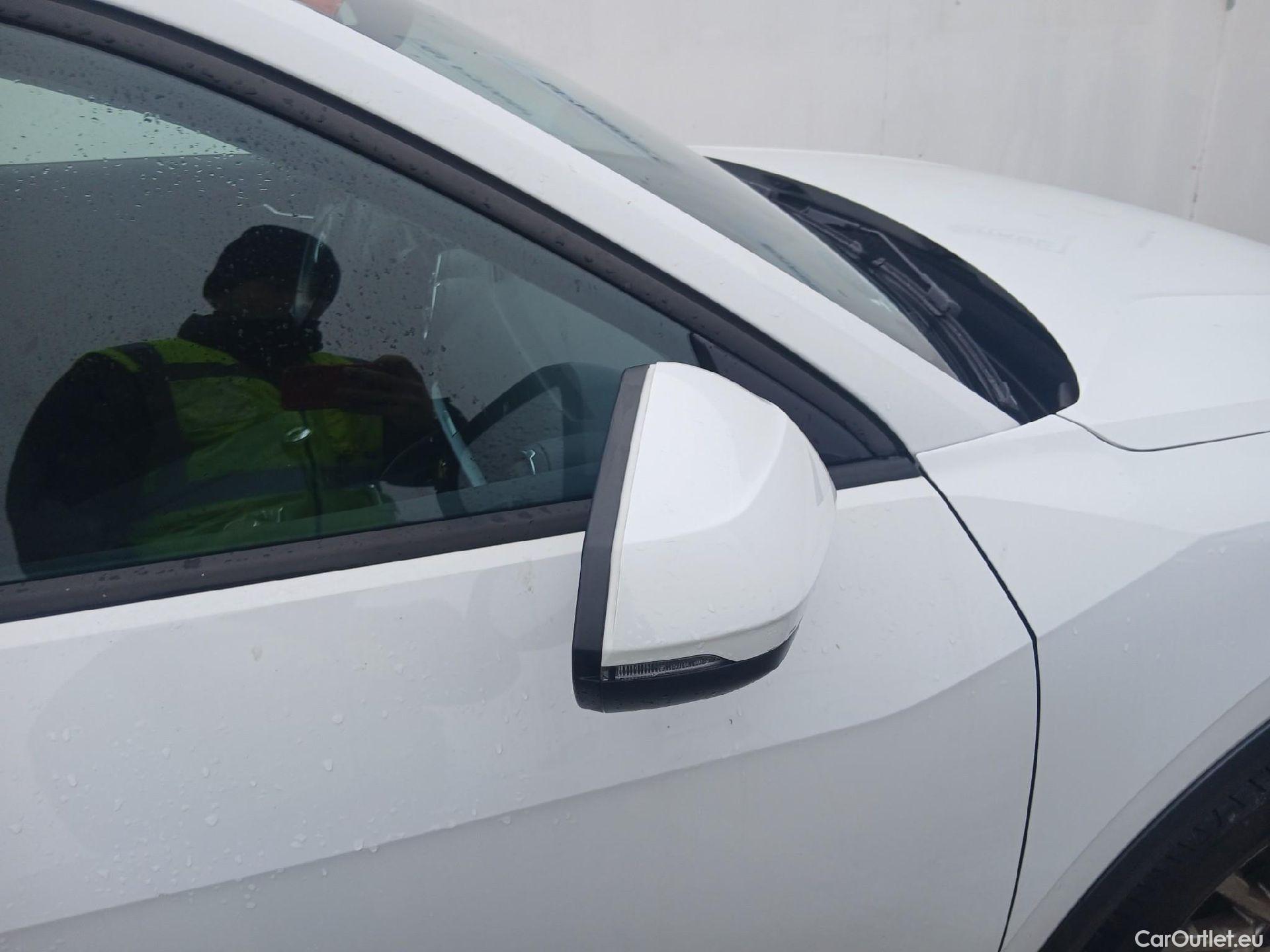  Audi  Q2 AUDI  / 2016 / 5P / todoterreno Design 30 TFSI 85kW (116CV) #24