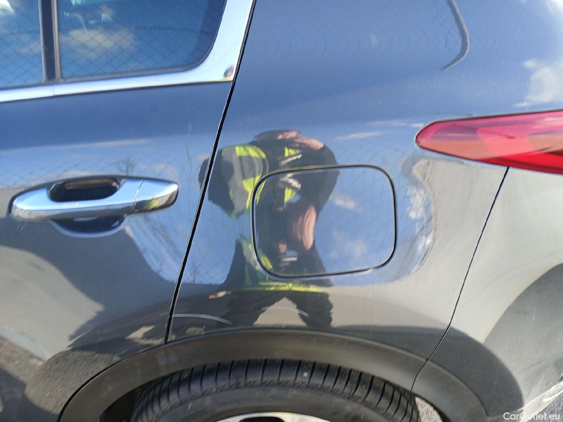  KIA  Sportage KIA  1.6MHEV Drive 100kW(136CV) 4x2(Crist Tintados)(CX) #24