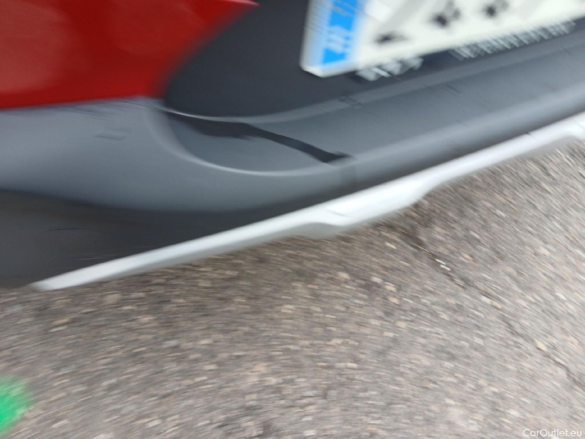  KIA  STONIC KIA  / 2017 / 5P / todoterreno 1.0 T-GDi 74kW (100CV) MHEV iMT Concept #16