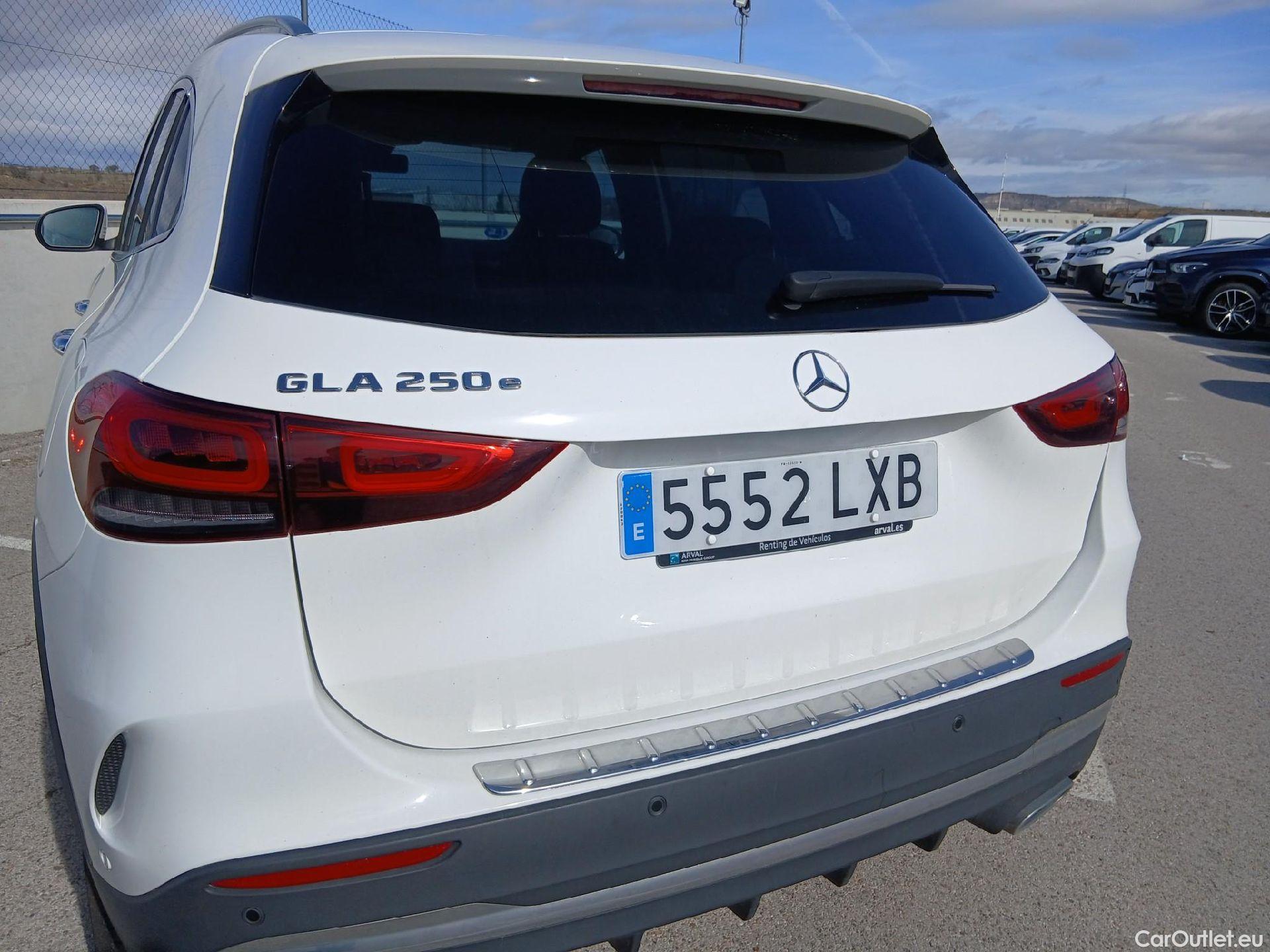  Mercedes  GLA Clase   250 e (247.786)AMG 1.3 AMG Line 220CV AT8 E6d #23