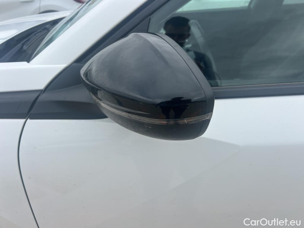  Peugeot  2008 PEUGEOT  / 2019 / 5P / todoterreno Allure BlueHDI 81kW (110CV) #29