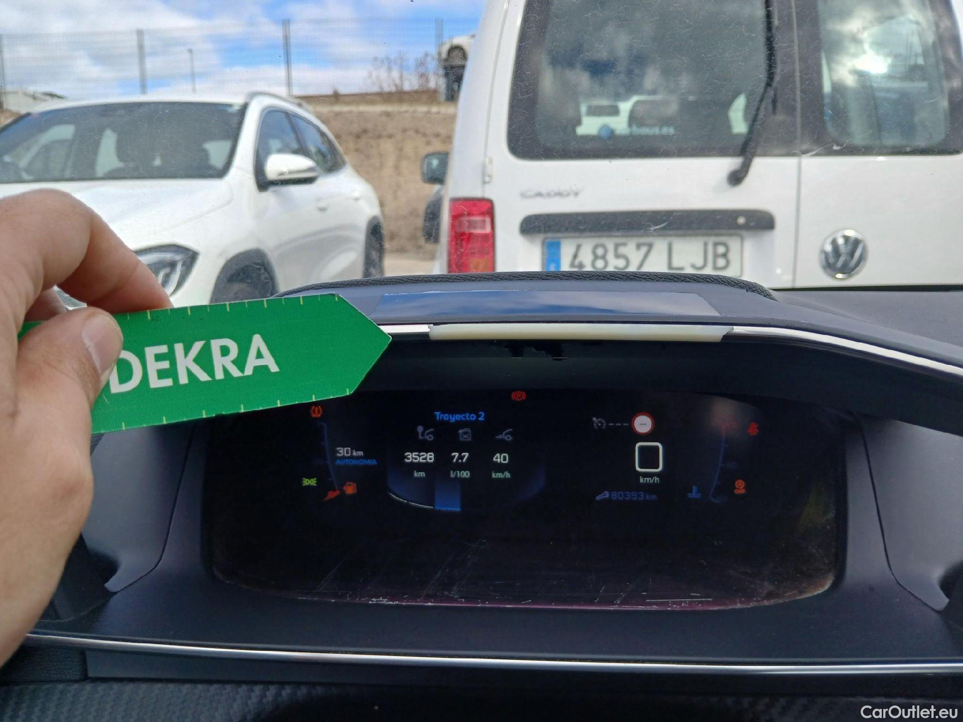  Peugeot  208 PEUGEOT  / 2019 / 5P / berlina con portón PureTech 73kW (100CV) Allure (CX) #6