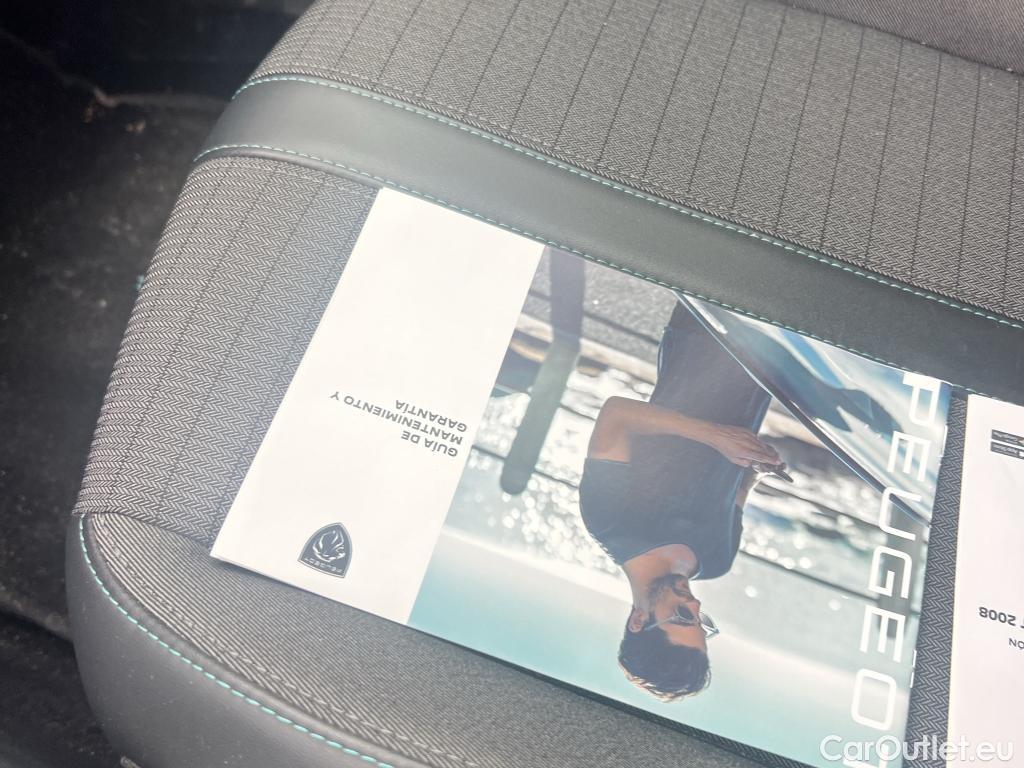  Peugeot  2008 PEUGEOT  / 2019 / 5P / todoterreno Allure BlueHDI 81kW (110CV) #3
