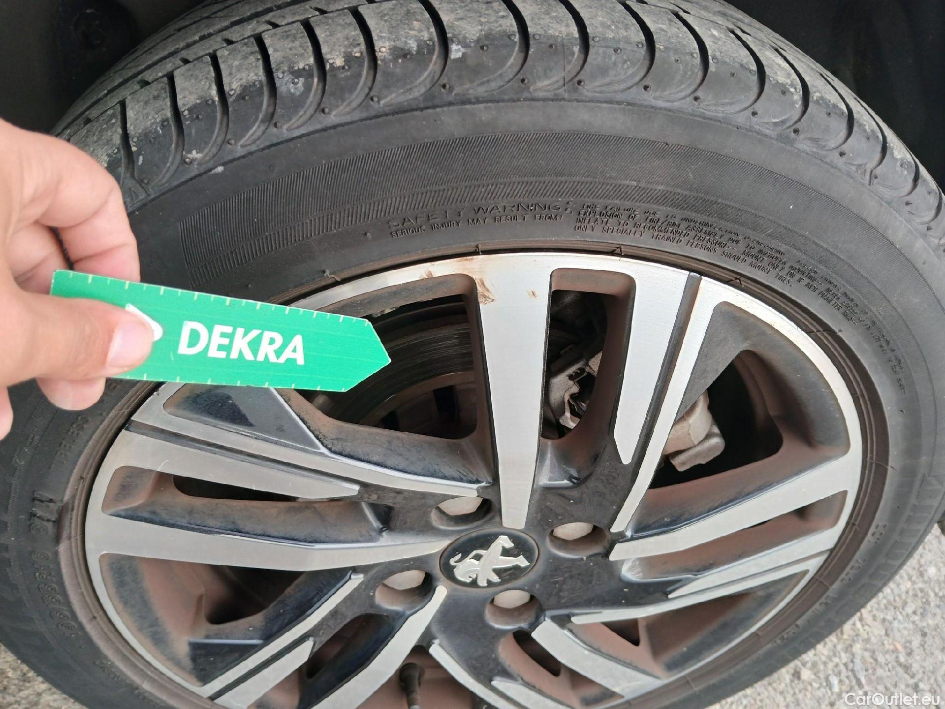  Peugeot  208 PEUGEOT  / 2019 / 5P / berlina con portón PureTech 73kW (100CV) Allure (CX) #39