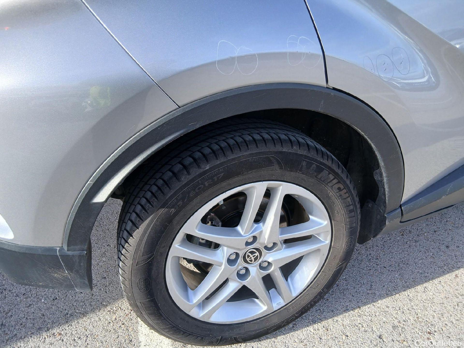  Toyota  C-HR TOYOTA  / 2019 / 5P / todoterreno 1.8 125H Active #27