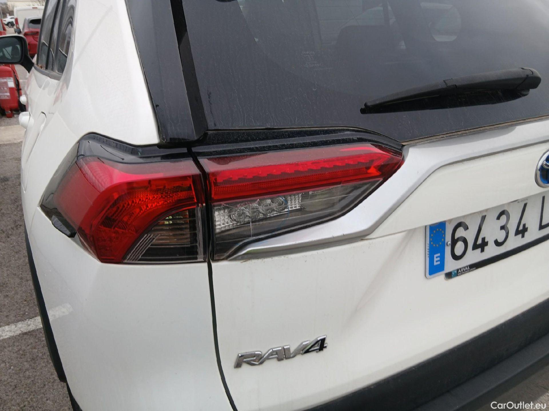  Toyota  RAV4 TOYOTA  / 2018 / 5P / todoterreno 2.5l 220H Advance #22