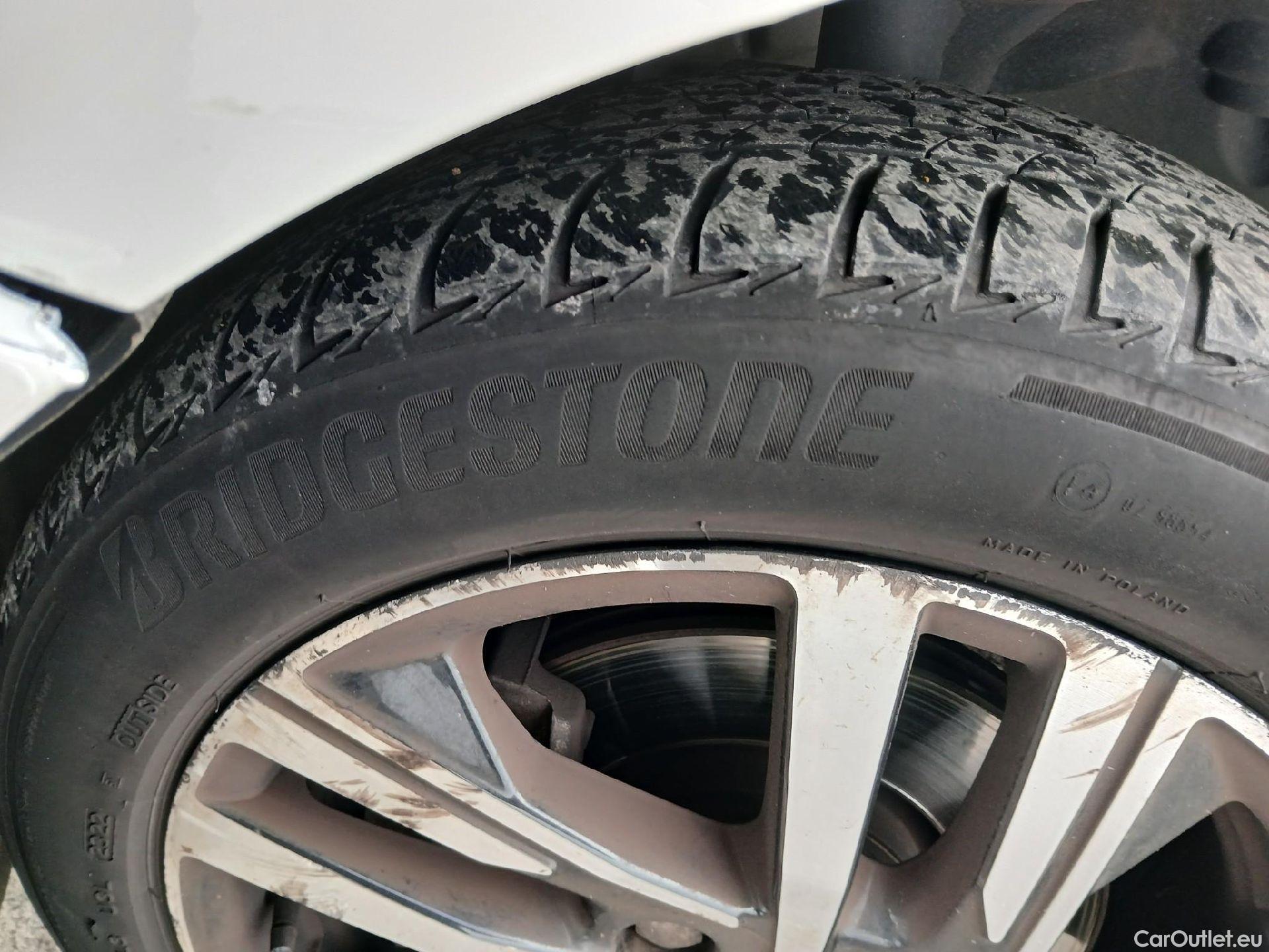  Peugeot  208 PEUGEOT  / 2019 / 5P / berlina con portón PureTech 73kW (100CV) Allure (CX) #25