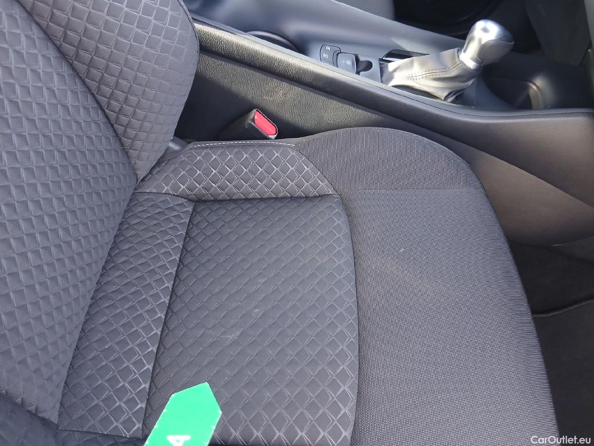  Toyota  C-HR TOYOTA  / 2019 / 5P / todoterreno 1.8 125H Active #31