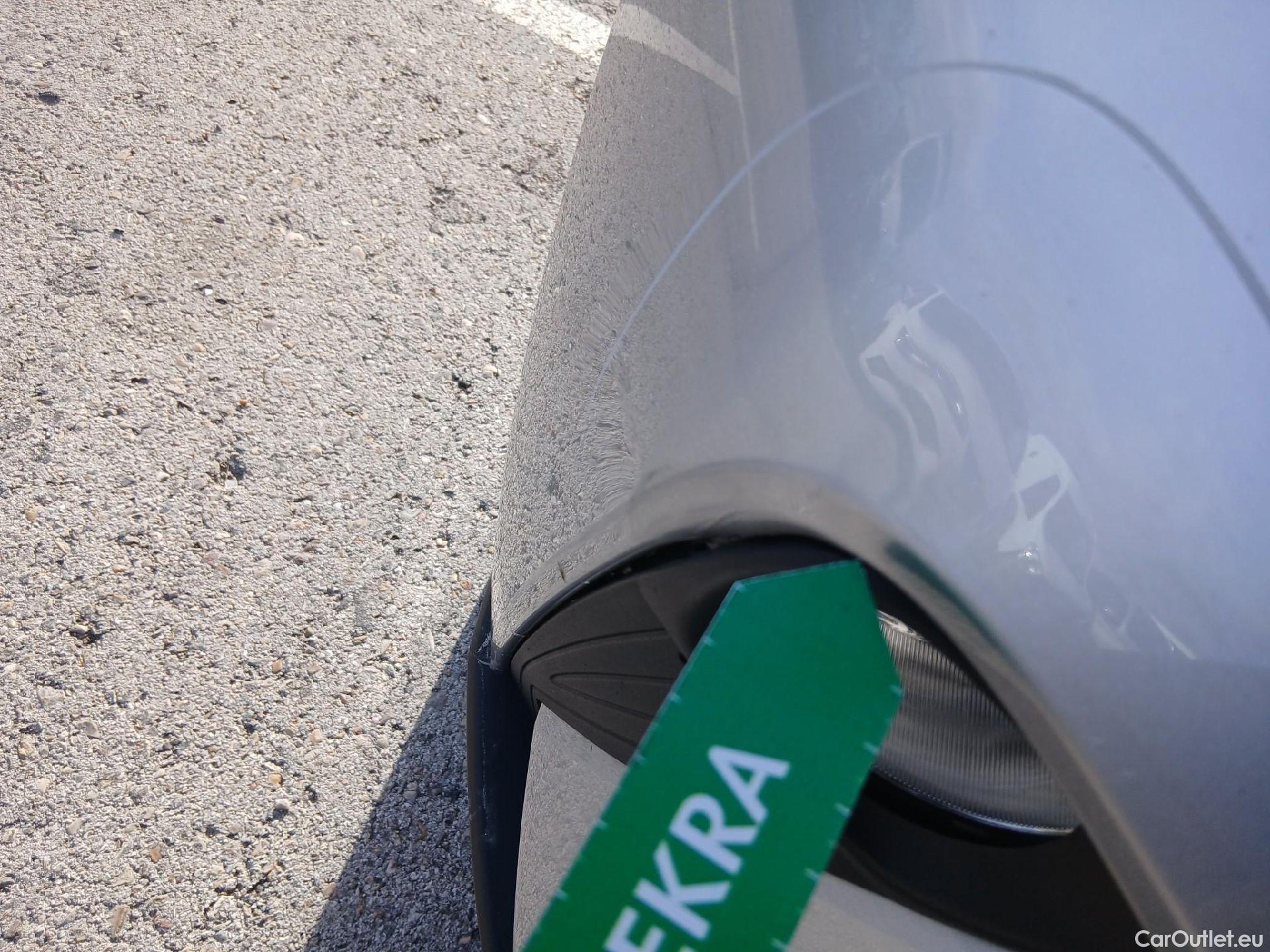  Toyota  C-HR TOYOTA  / 2019 / 5P / todoterreno 1.8 125H Active #6