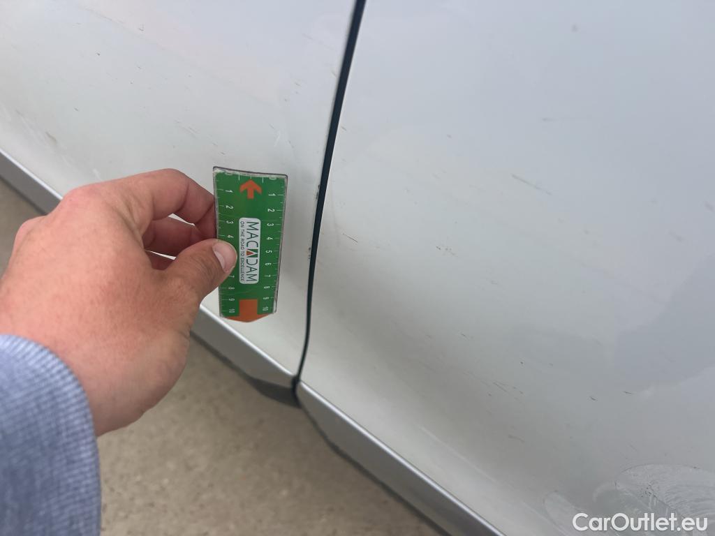  Peugeot  2008 PEUGEOT  / 2019 / 5P / todoterreno Allure BlueHDI 81kW (110CV) #13