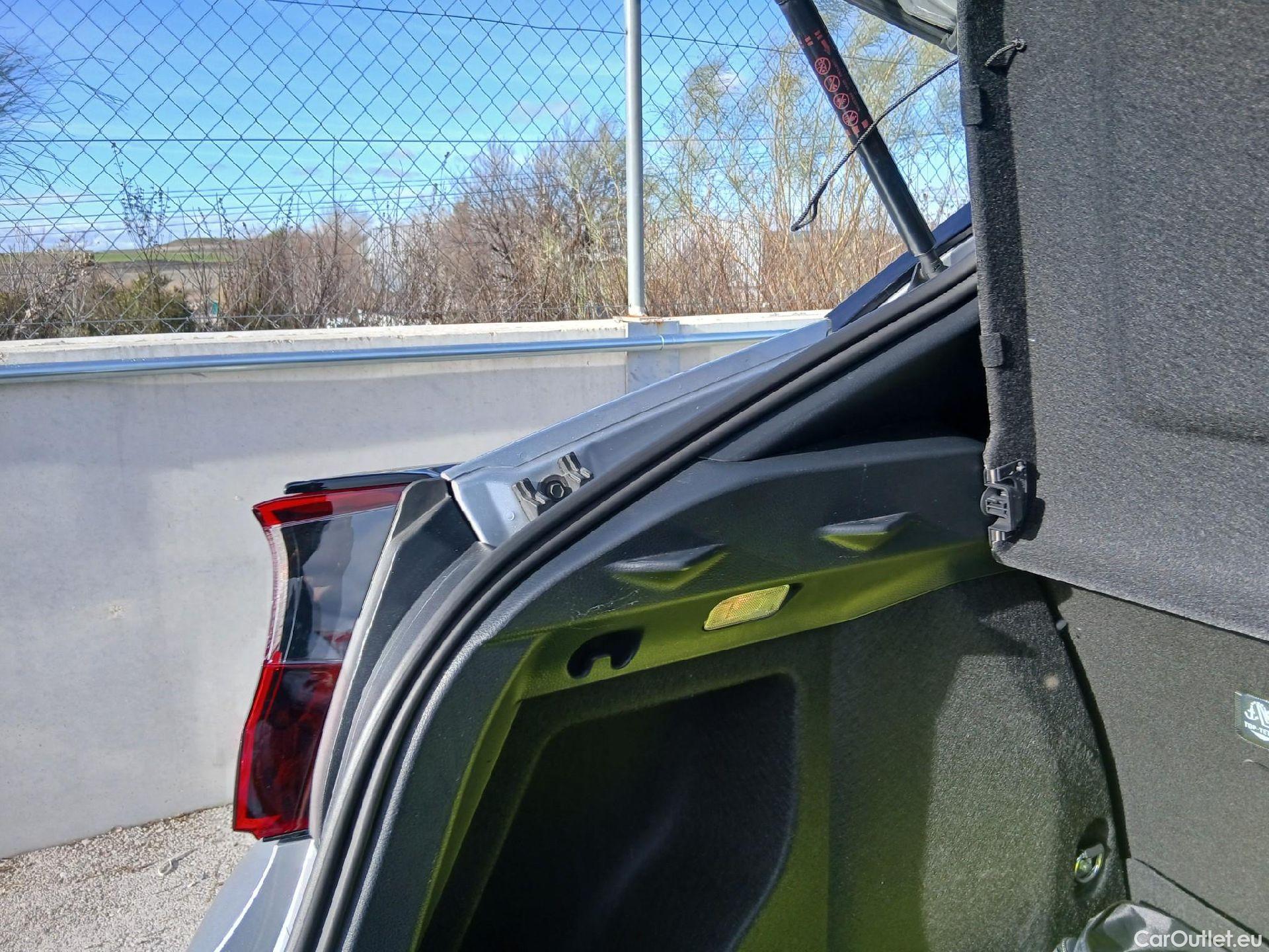  Toyota  C-HR TOYOTA  / 2019 / 5P / todoterreno 1.8 125H Active #21