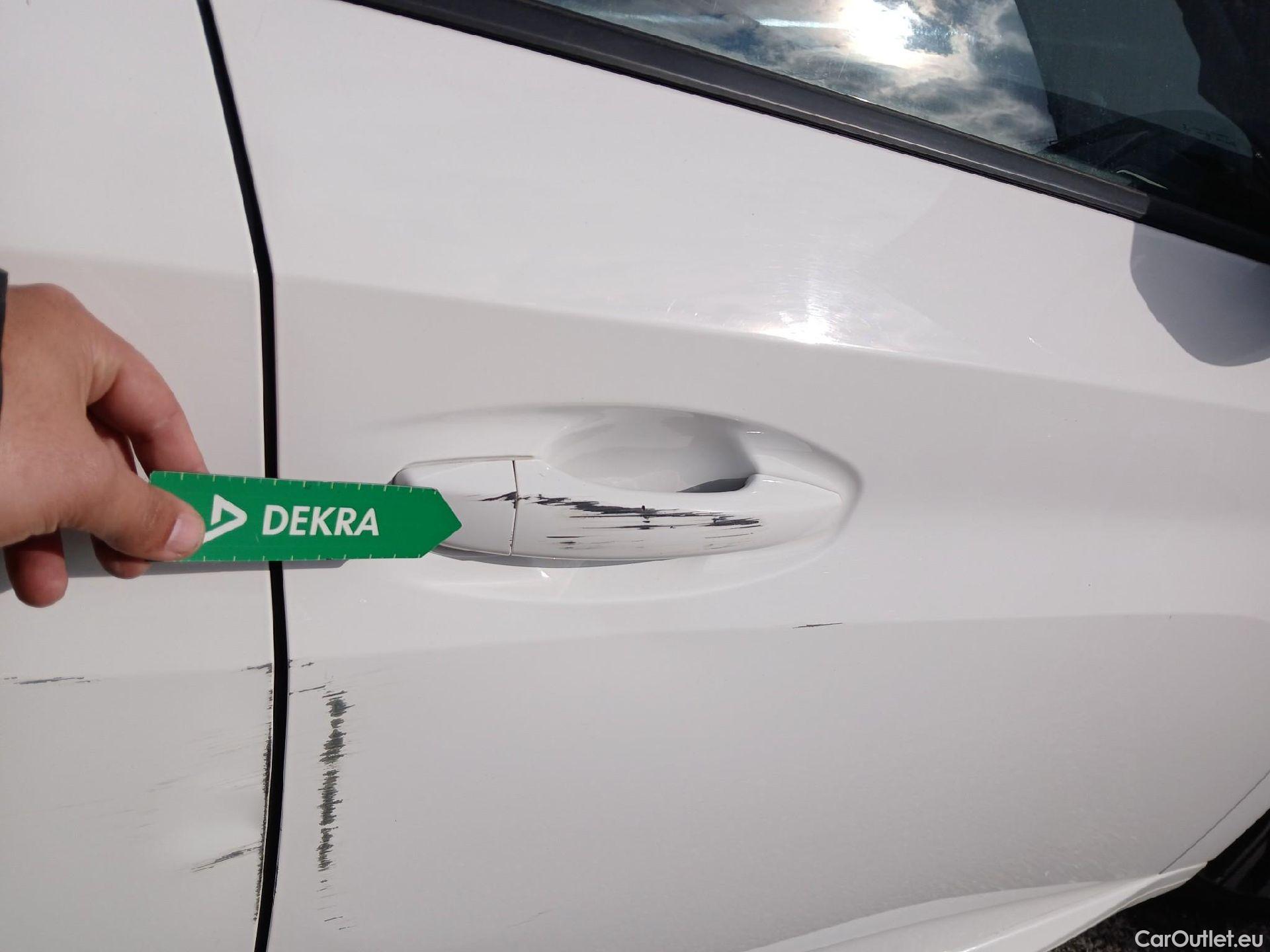  Peugeot  208 PEUGEOT  / 2019 / 5P / berlina con portón PureTech 73kW (100CV) Allure (CX) #60