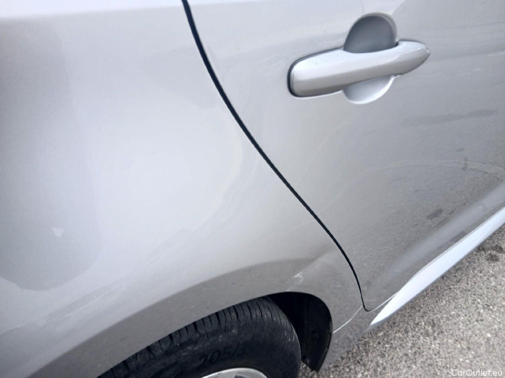  Toyota  Corolla TOYOTA  / 2019 / 5P / familiar 1.8 125H ACTIVE TECH E-CVT TOU SPORT #26