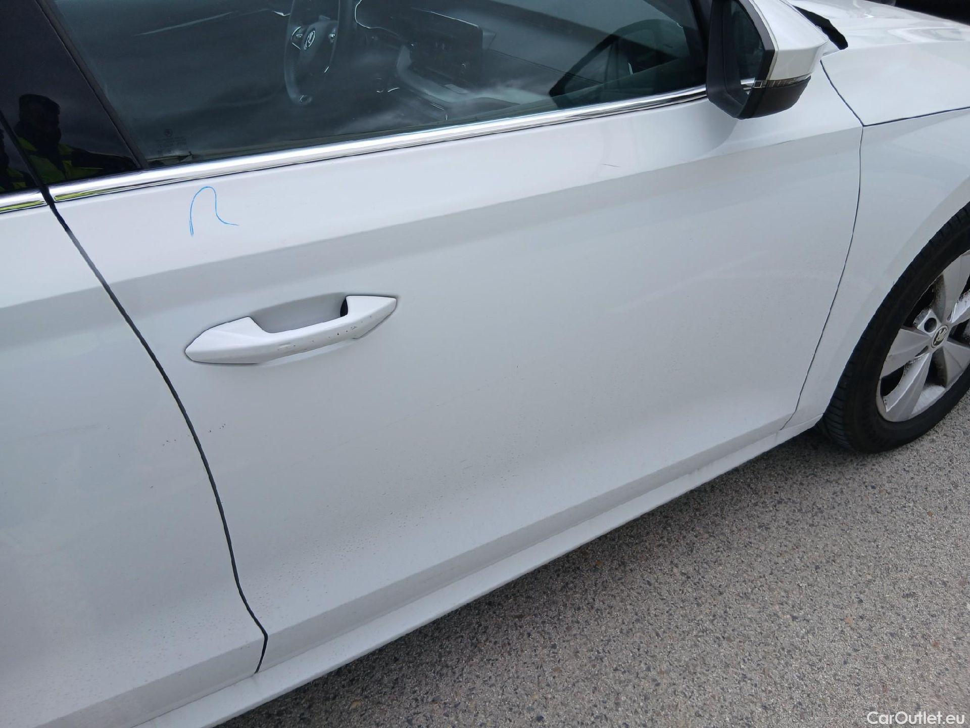  Skoda  Octavia SKODA  / 2020 / 5P / familiar Combi 2.0 TDI 110kW(150CV) DSG Ambition #10