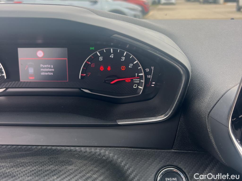  Peugeot  2008 PEUGEOT  / 2019 / 5P / todoterreno Allure BlueHDI 81kW (110CV) #31