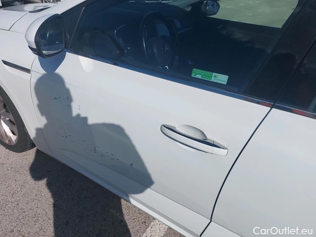  Renault  Megane RENAULT Mégane / 2015 / 5P / familiar Sp. Tourer Zen En. dCi 81kW (110CV) #9