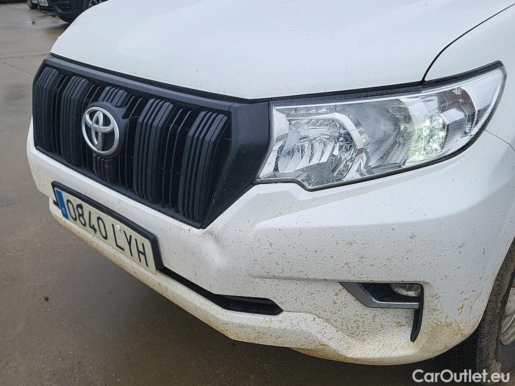  Toyota  Land Cruiser TOYOTA  / 2017 / 5P / todoterreno 2.8 D-4D GX #1