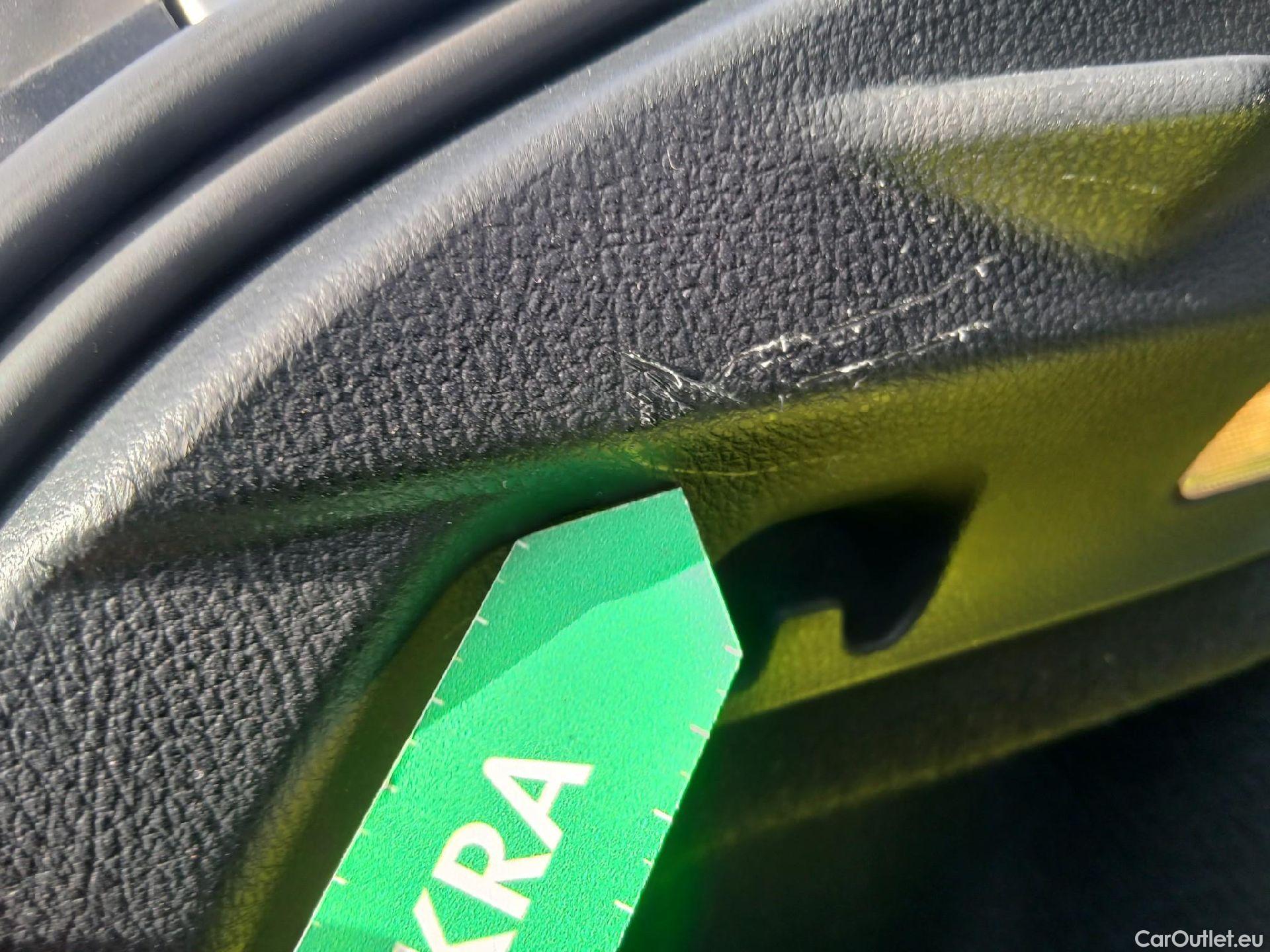  Toyota  C-HR TOYOTA  / 2019 / 5P / todoterreno 1.8 125H Active #22