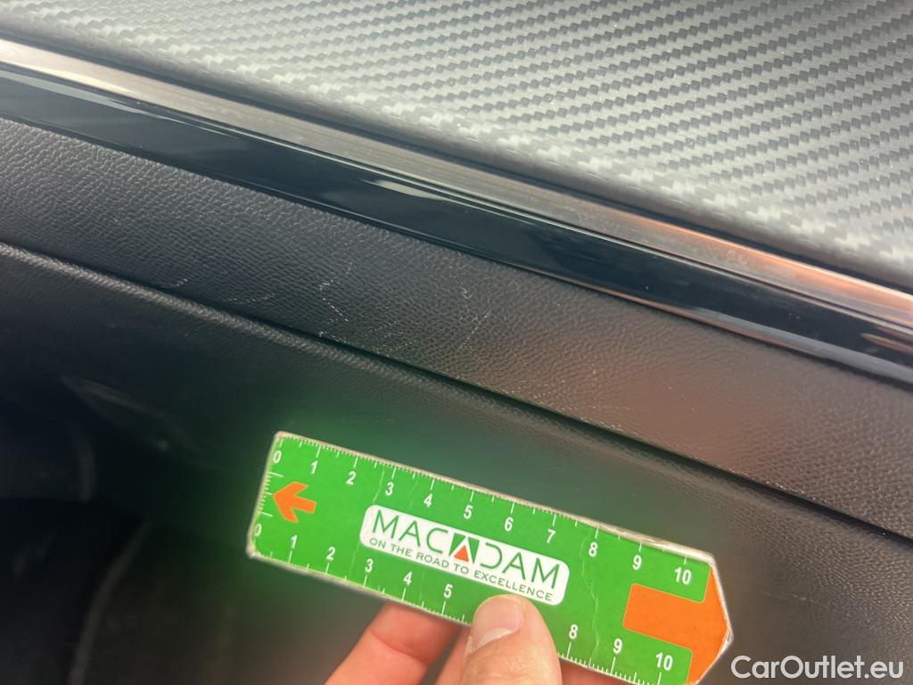  Peugeot  2008 PEUGEOT  / 2019 / 5P / todoterreno Allure BlueHDI 81kW (110CV) #18