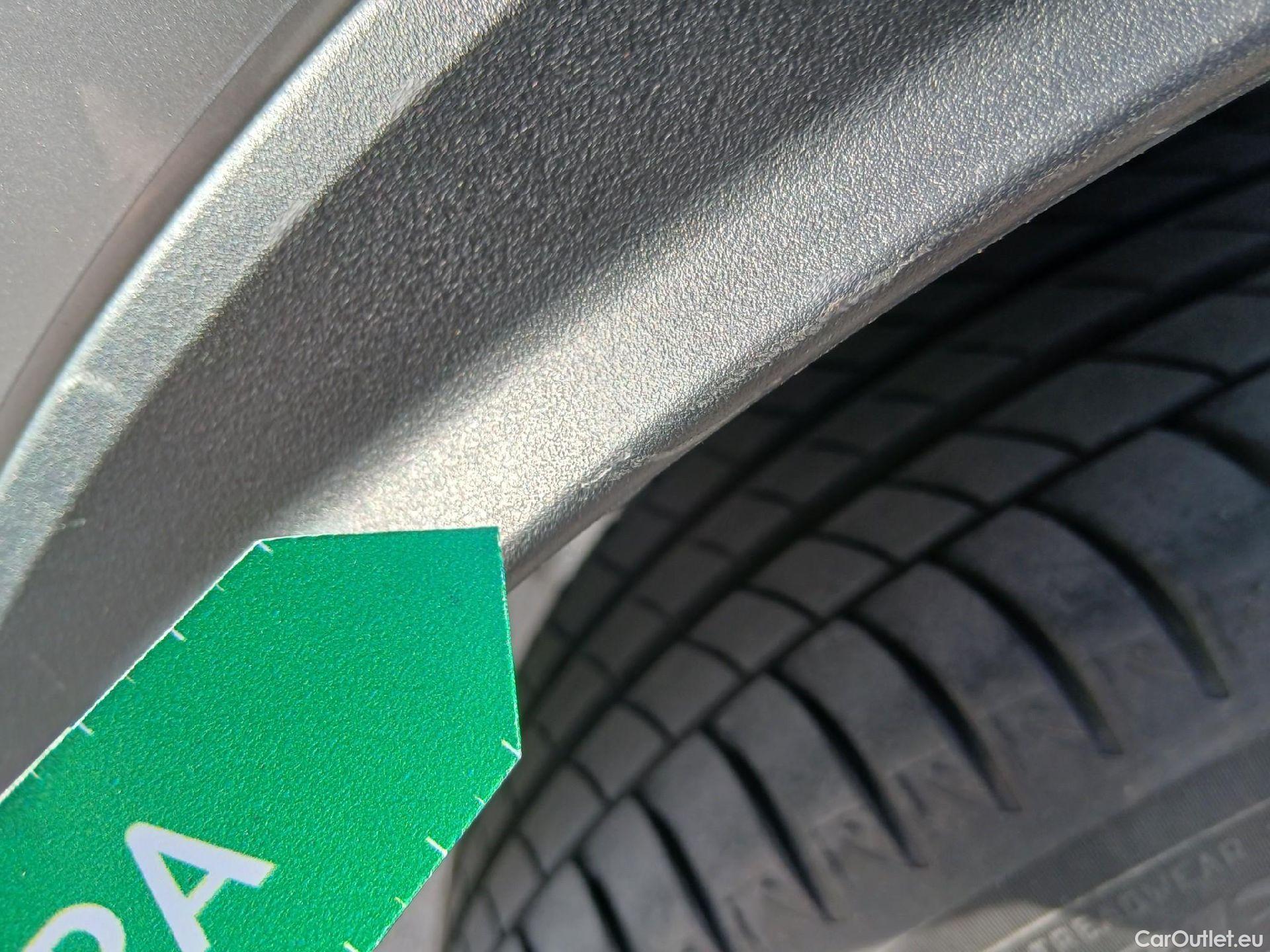  Toyota  C-HR TOYOTA  / 2019 / 5P / todoterreno 1.8 125H Active #26